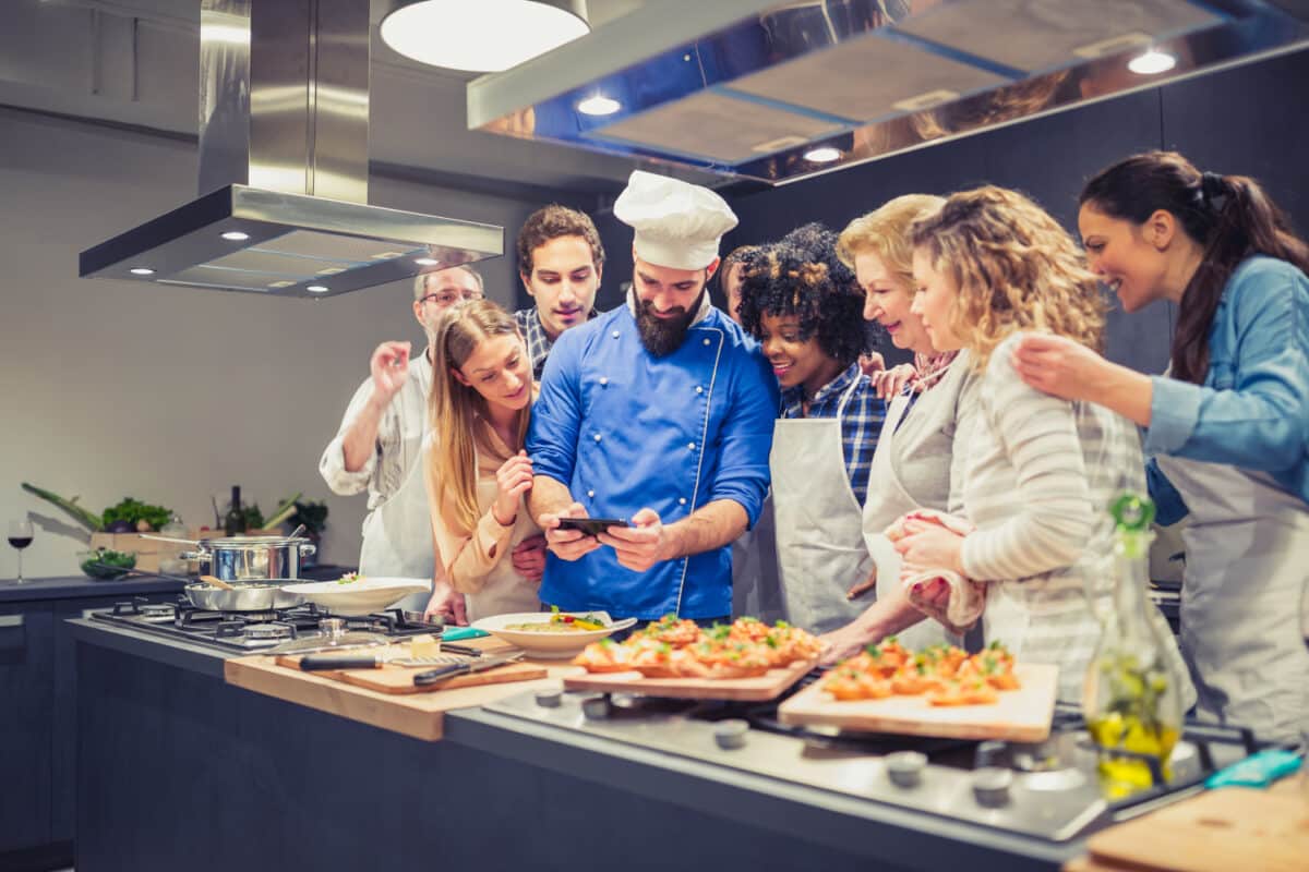 Expériences culinaires authentiques : cours de cuisine et ateliers à travers le monde